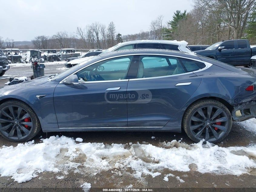 Tesla Model S - фото 15