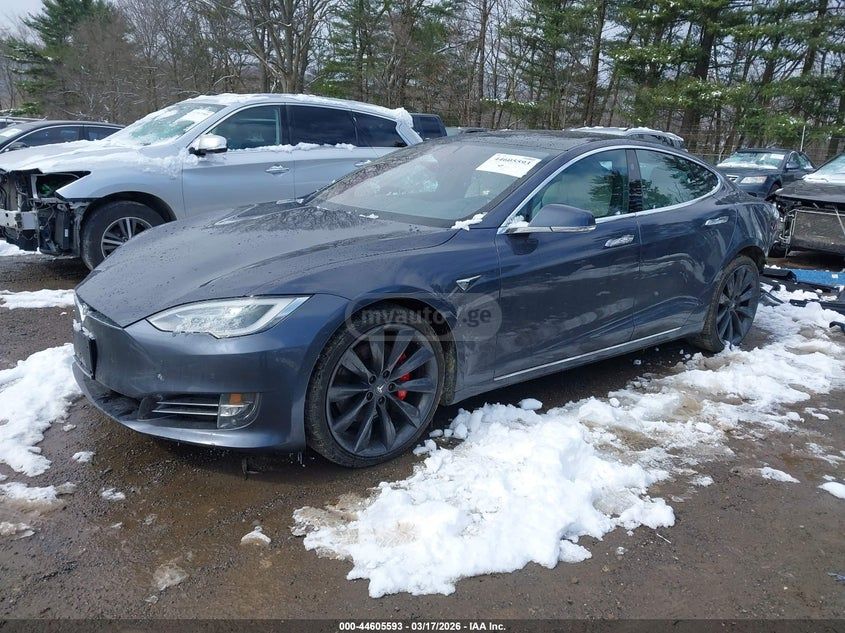 Tesla Model S - фото 2
