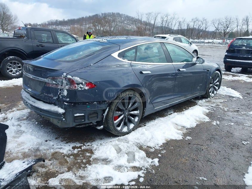 Tesla Model S - фото 4