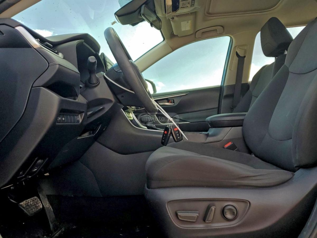 Toyota RAV 4 - фото 7