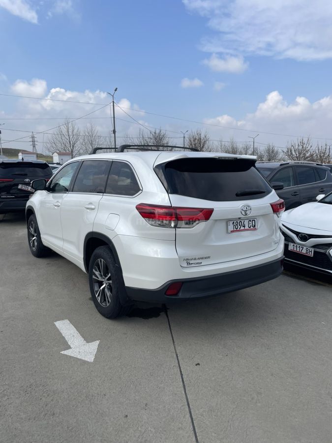 Toyota Highlander - фото 2