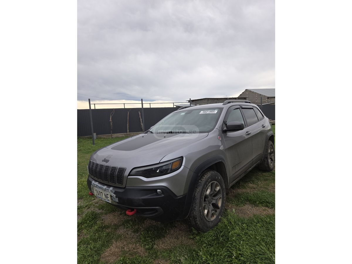 Jeep Cherokee - фото 1