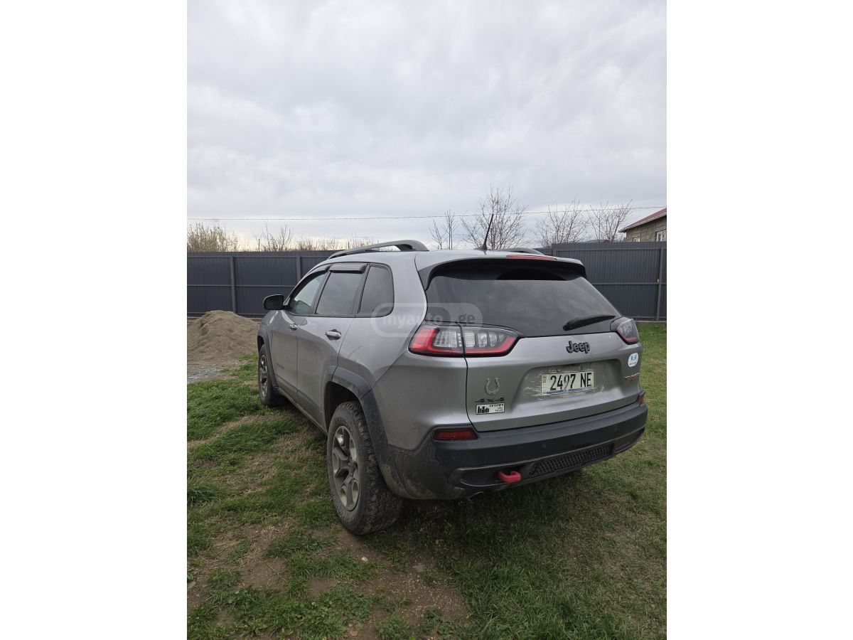 Jeep Cherokee - фото 2