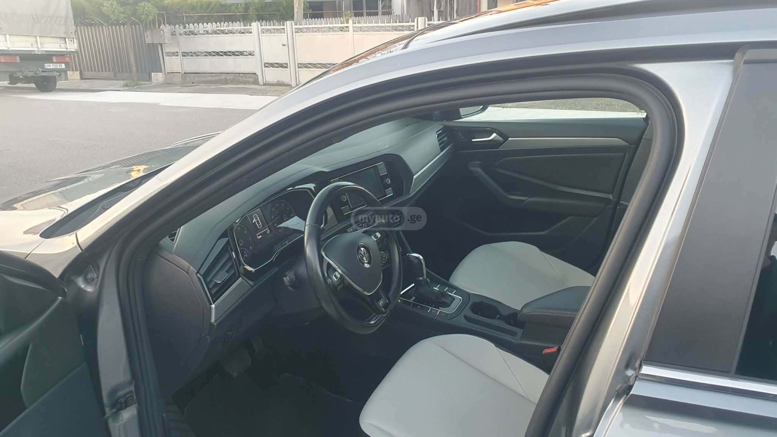 Volkswagen Jetta - фото 12
