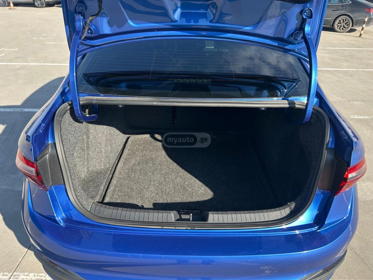 Volkswagen Jetta - фото 12