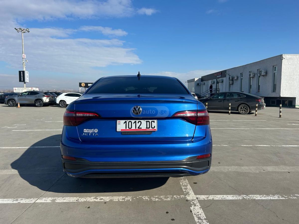 Volkswagen Jetta - фото 4