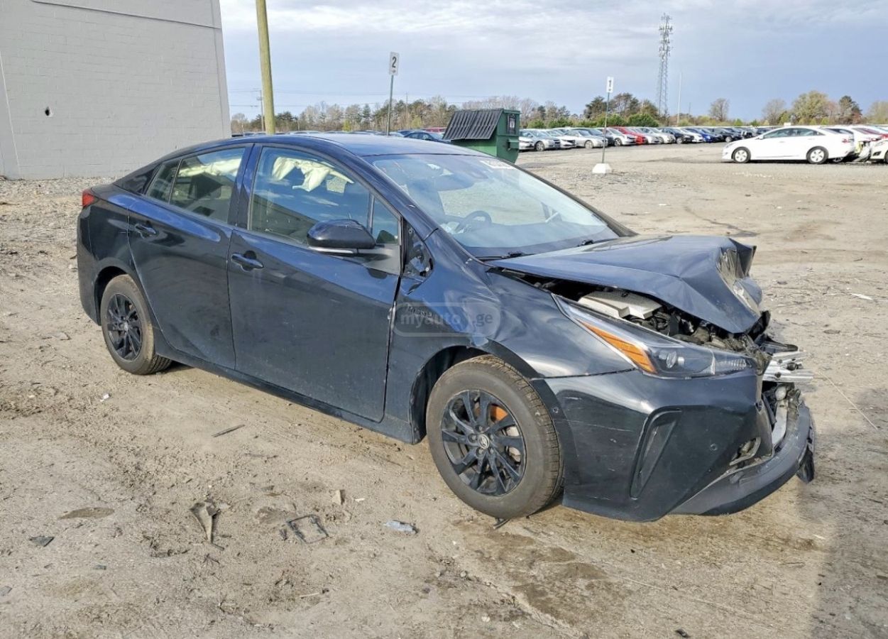 Toyota Prius - фото 2