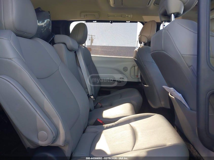 Toyota Sienna 2025 — миниатюра 7