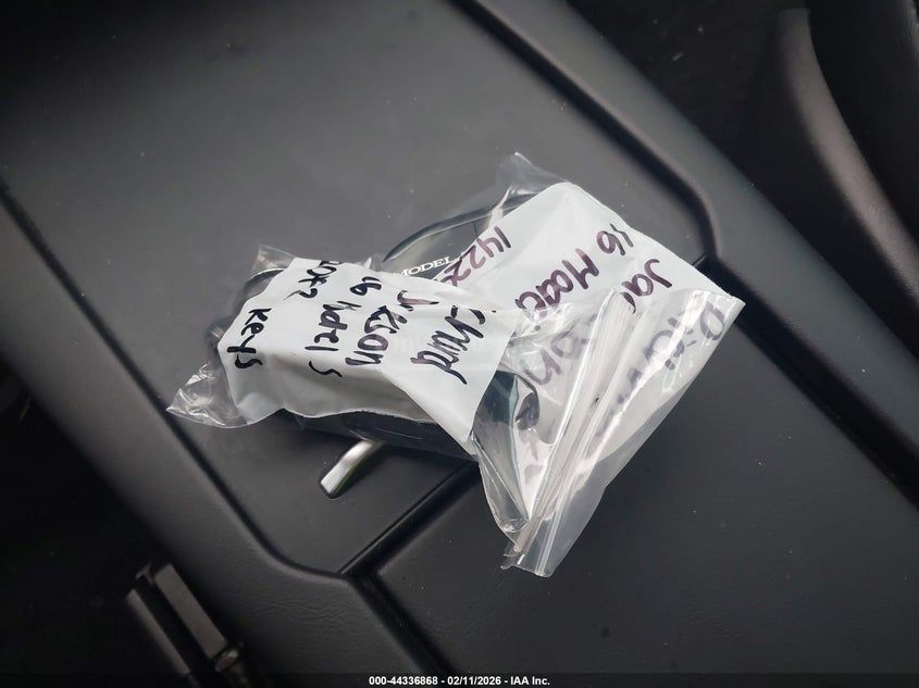 Tesla Model S - фото 11