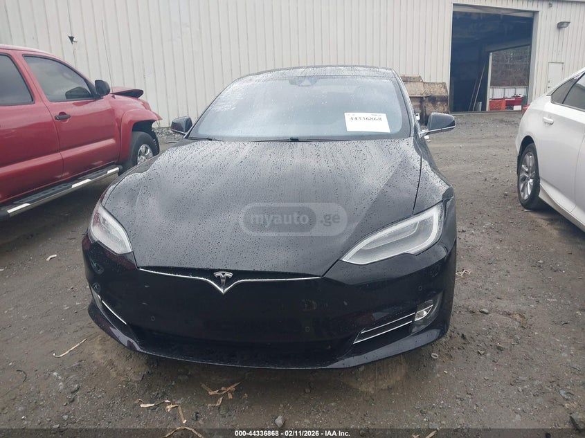 Tesla Model S - фото 12