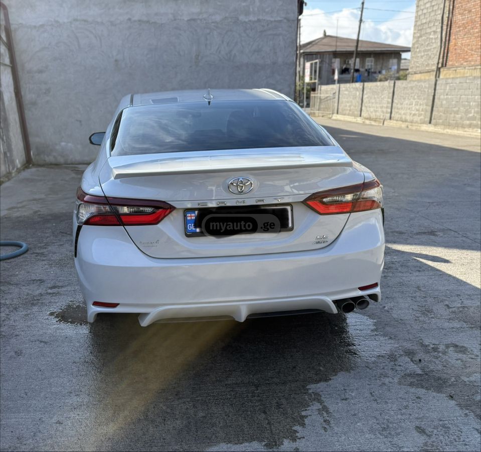 Toyota Camry - фото 2