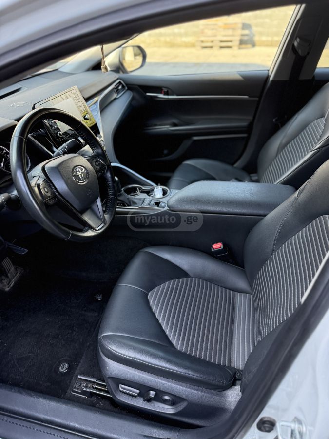 Toyota Camry - фото 8