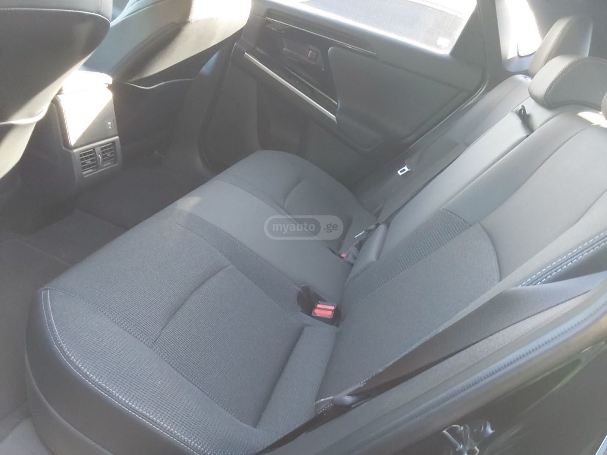 Toyota XLE AWD — миниатюра 10