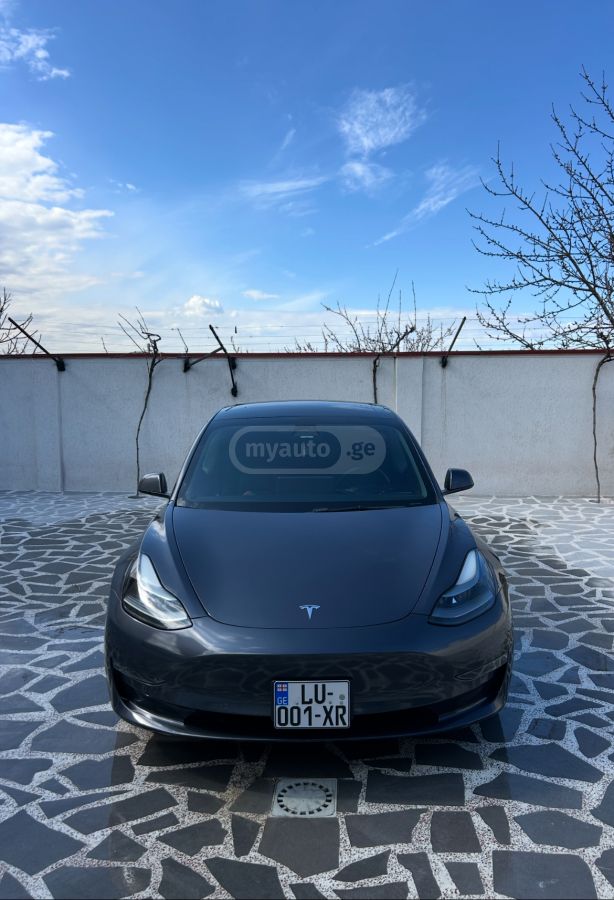 Tesla Model 3 - фото 1