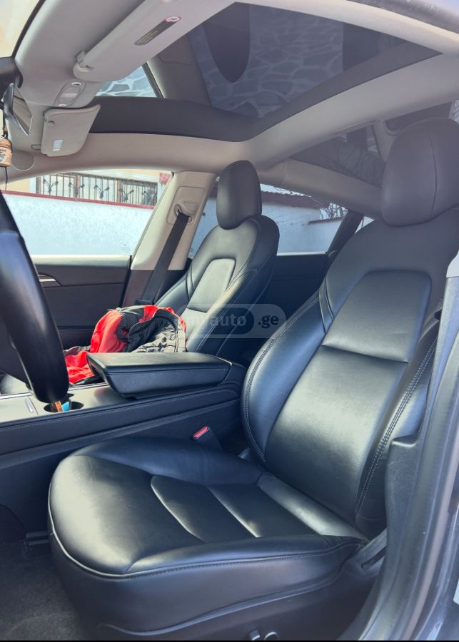 Tesla Model 3 - фото 10