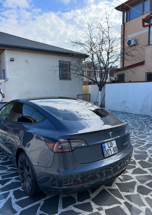 Tesla Model 3 - фото 4