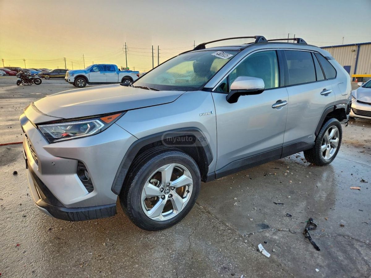 Toyota RAV 4 - фото 1