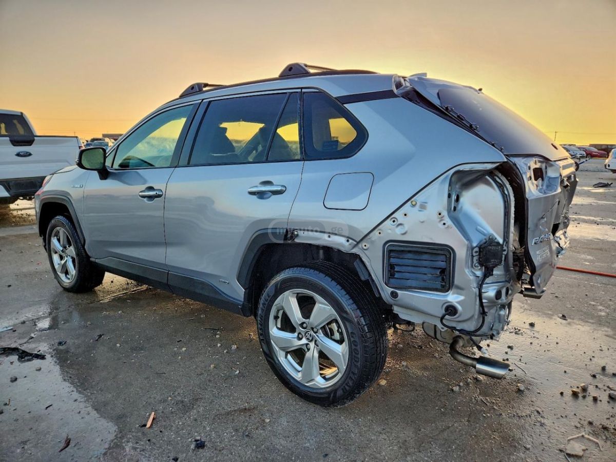 Toyota RAV 4 - фото 2