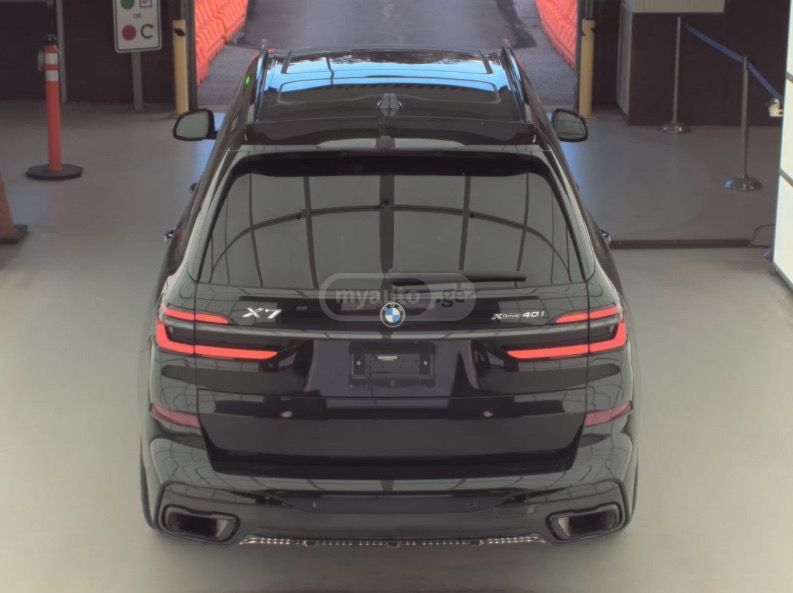 BMW X7 - фото 3