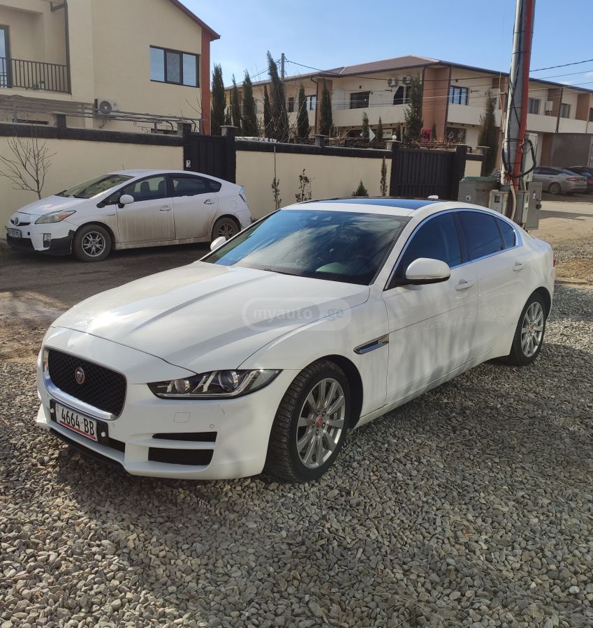 Jaguar XE - фото 1