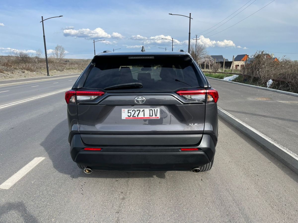 Toyota LE 4dr Front-Wheel Drive Autom — миниатюра 10