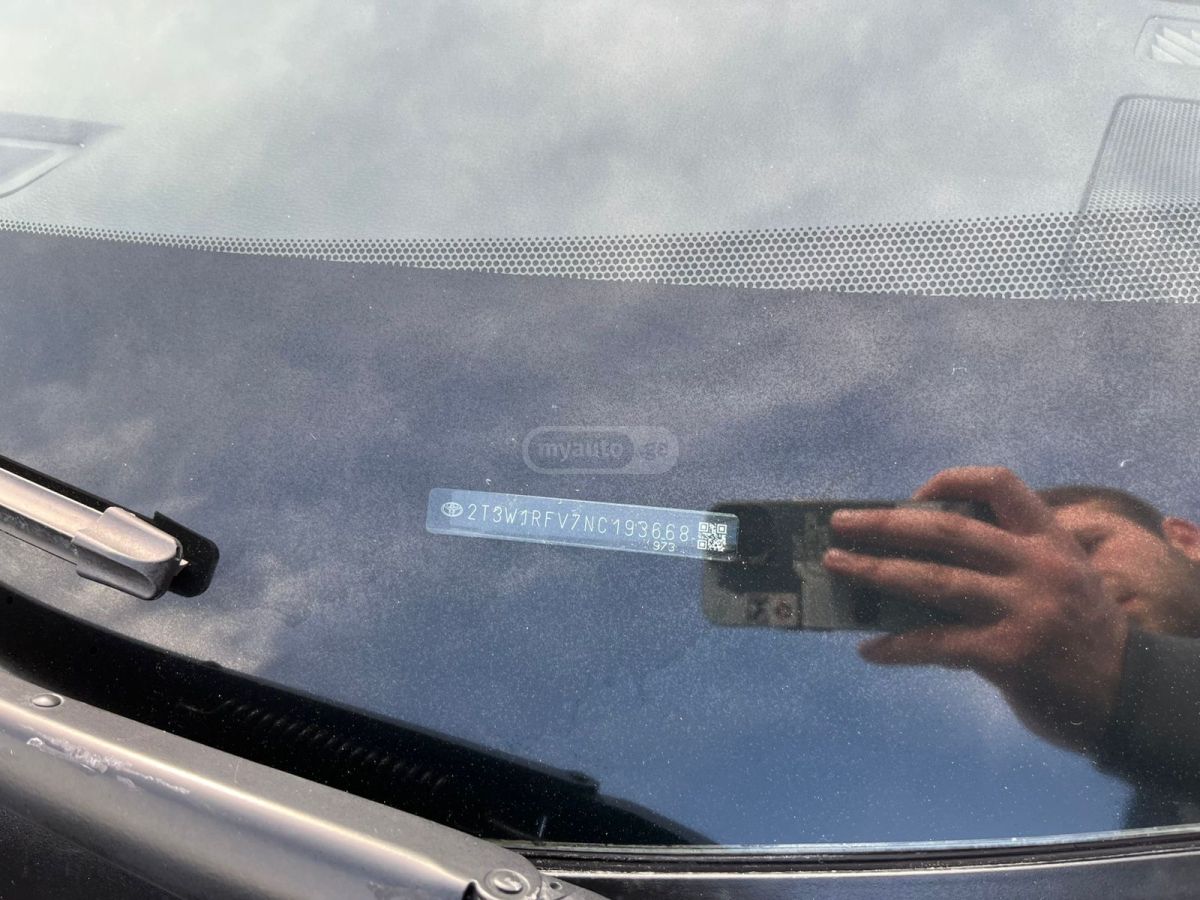 Toyota LE 4dr Front-Wheel Drive Autom — миниатюра 14