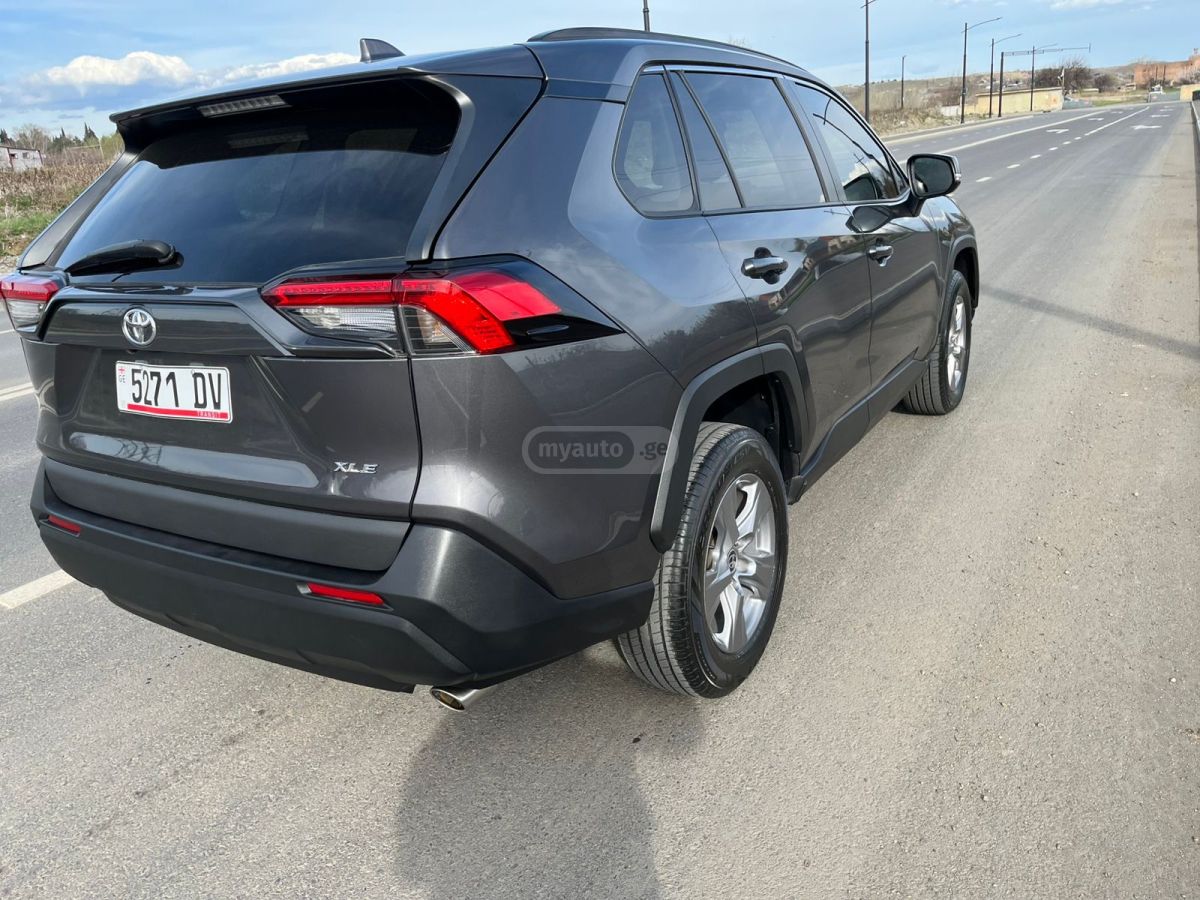 Toyota LE 4dr Front-Wheel Drive Autom — миниатюра 8