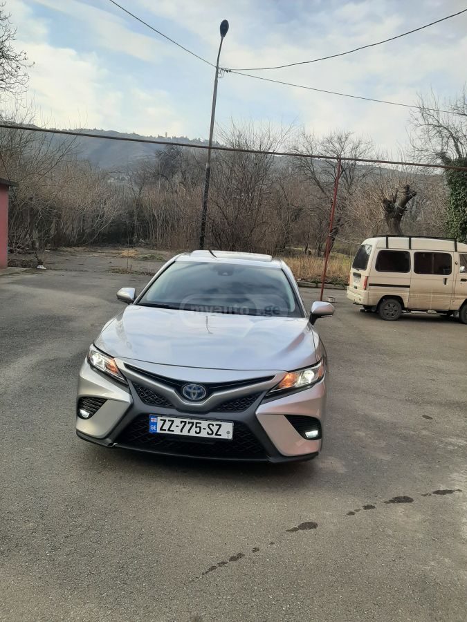 Toyota Camry - фото 1