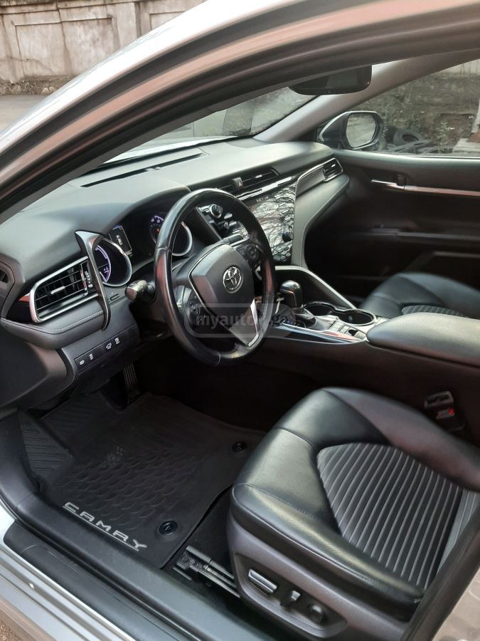 Toyota Camry - фото 2