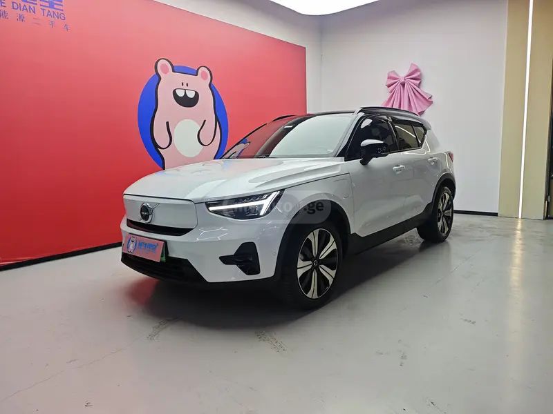 Volvo XC 40 2023 — миниатюра 1