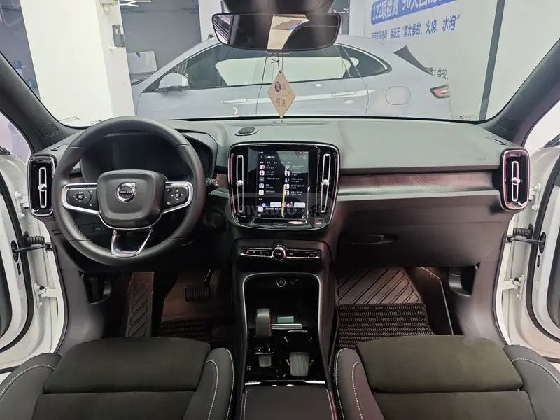 Volvo XC 40 2023 — миниатюра 10