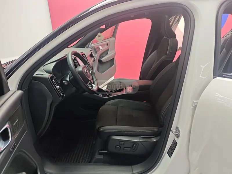 Volvo XC 40 2023 — миниатюра 12