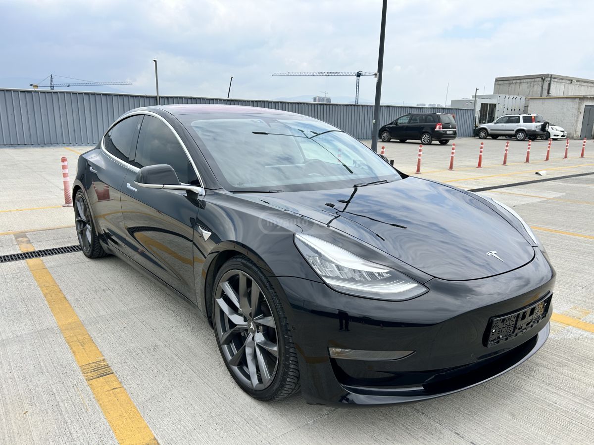 Tesla Model 3 - фото 3