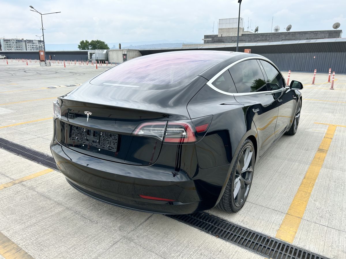 Tesla Model 3 - фото 5