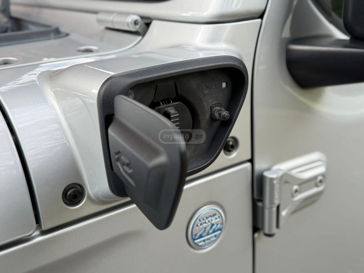 Jeep Wrangler - фото 8