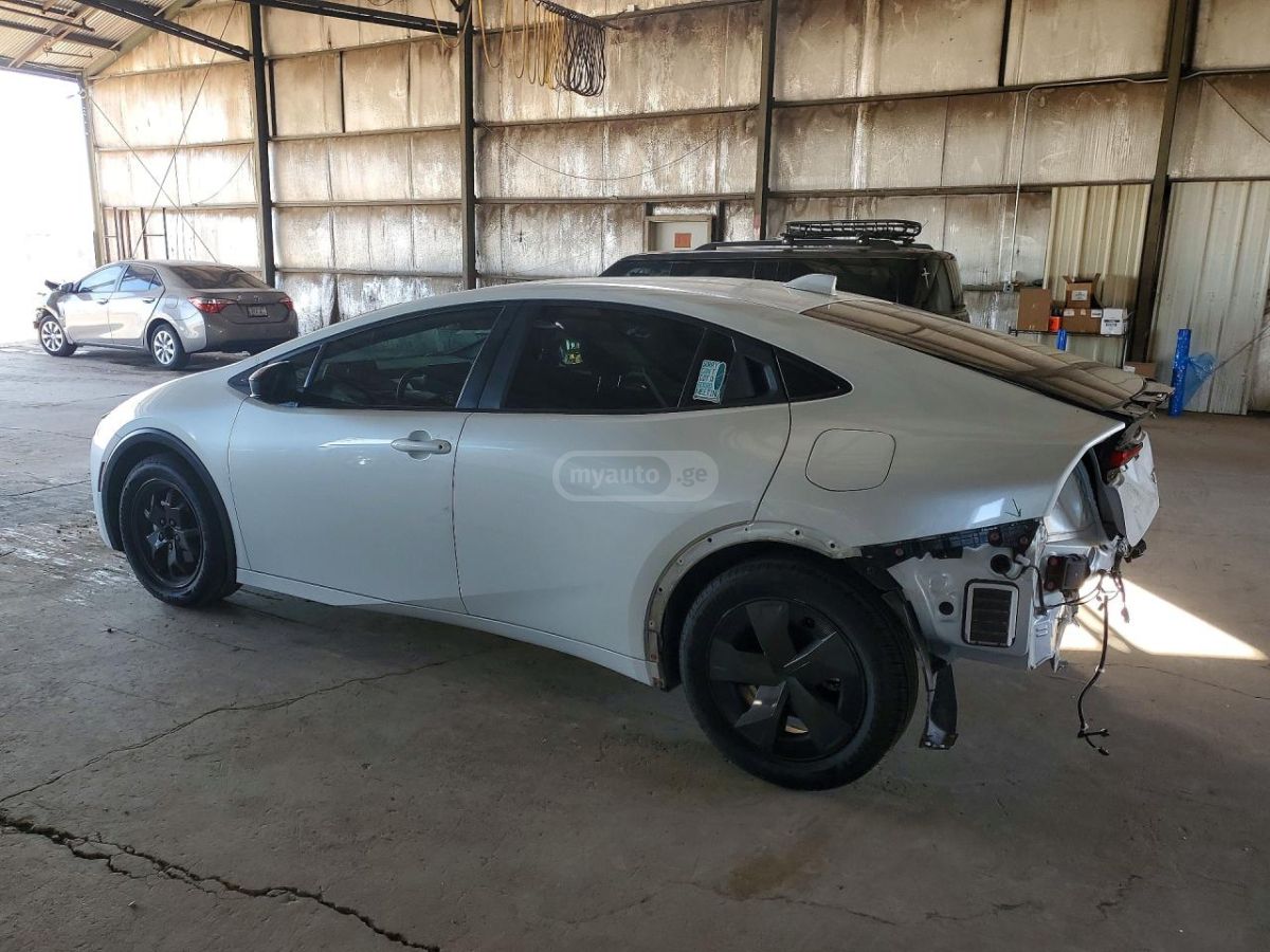 Toyota Prius - фото 2