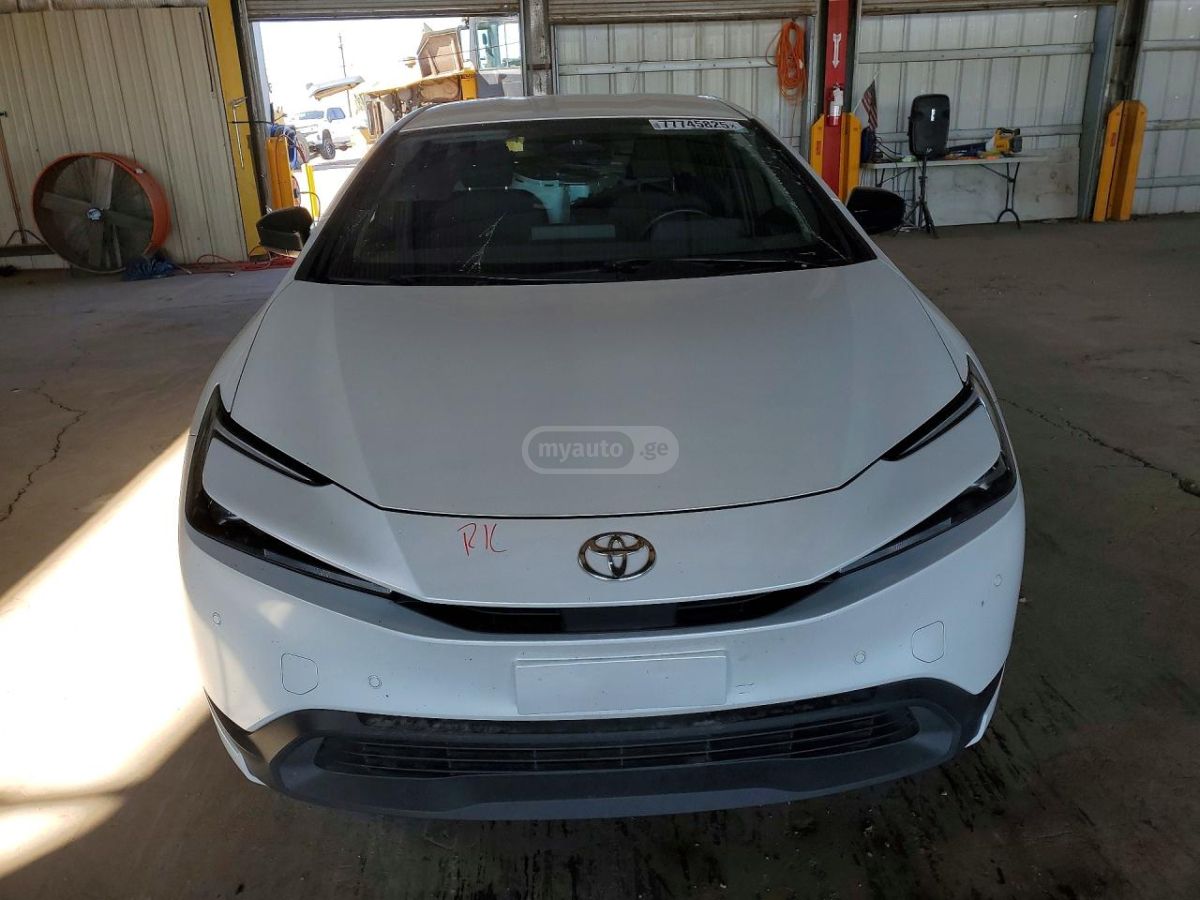 Toyota Prius - фото 5