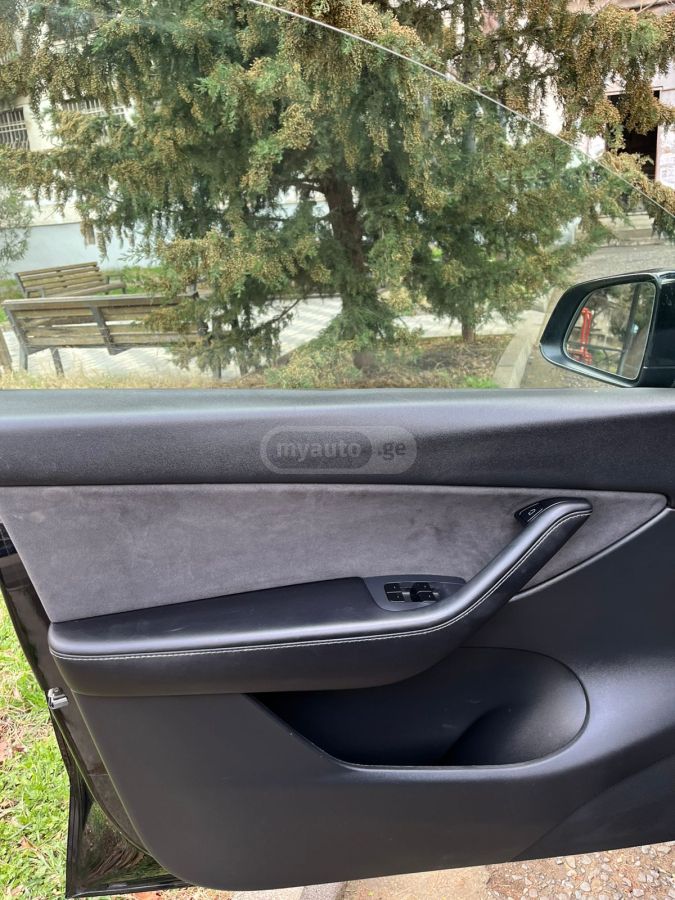 Tesla Model Y - фото 10