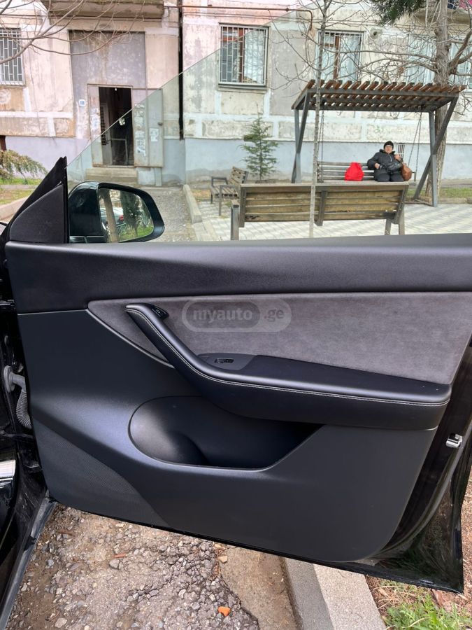 Tesla Model Y - фото 2