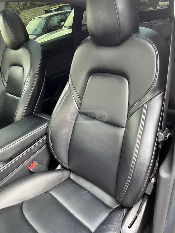 Tesla Model Y - фото 4