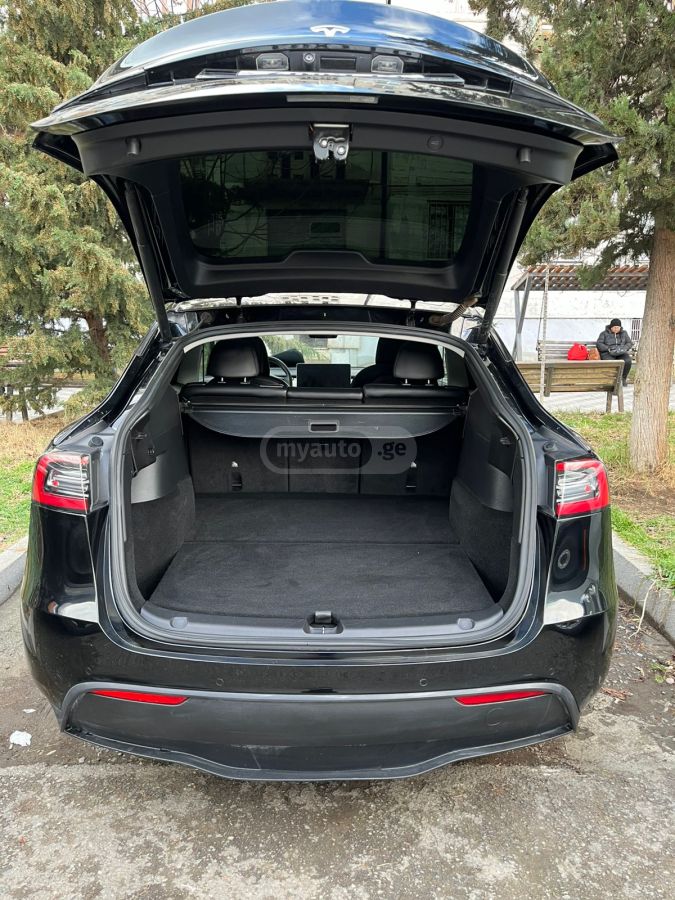 Tesla Model Y - фото 8