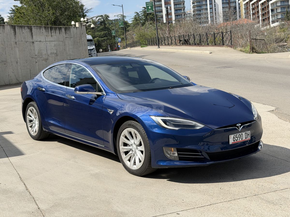 Tesla Model S - фото 1