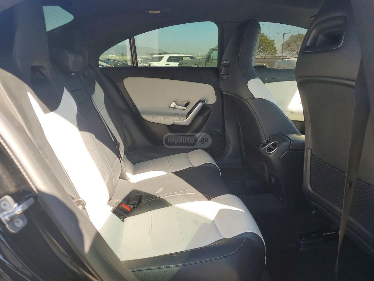 Mercedes-Benz CLA 45 AMG - фото 10