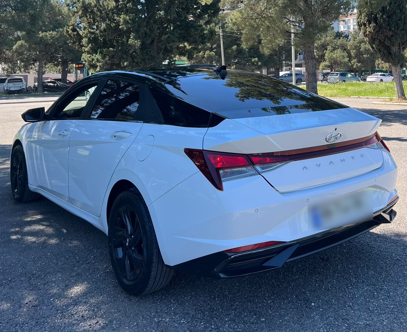 Hyundai Elantra - фото 1