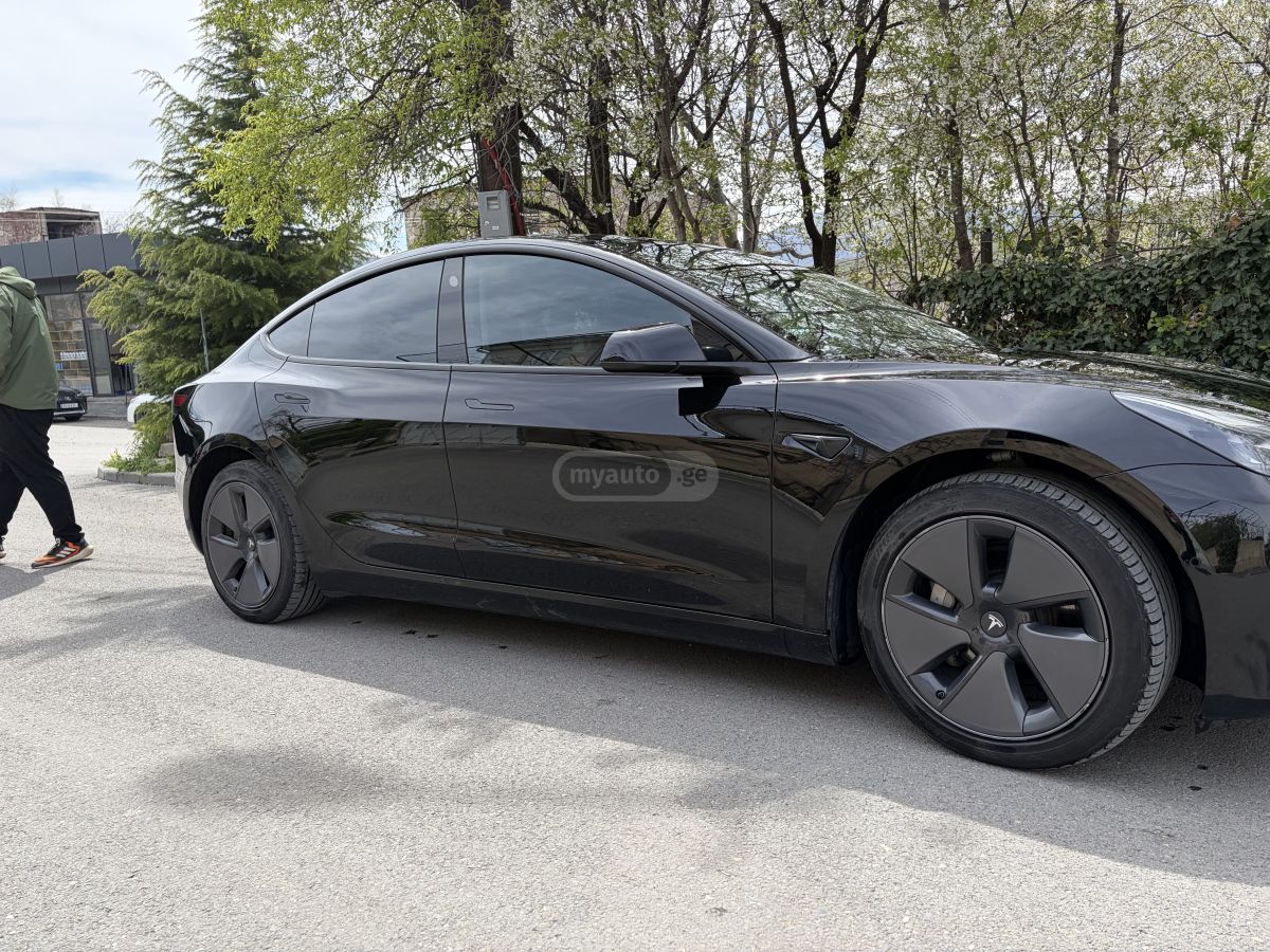 Tesla Model 3 - фото 3