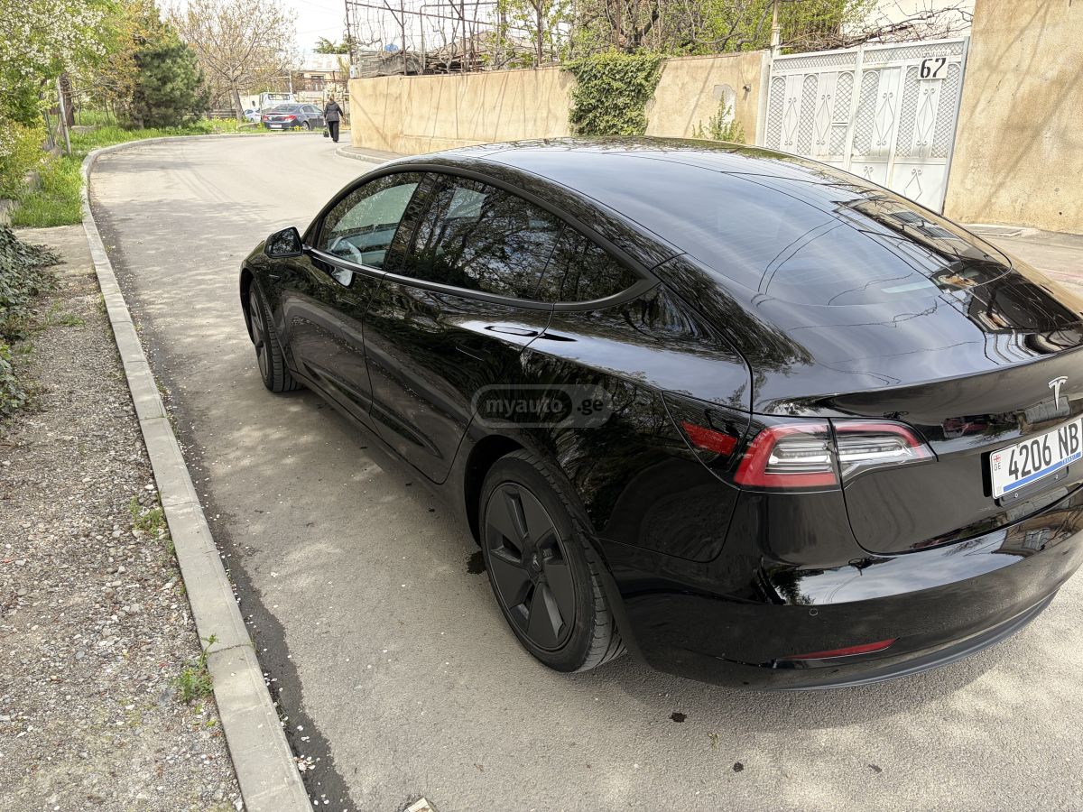 Tesla Model 3 - фото 6
