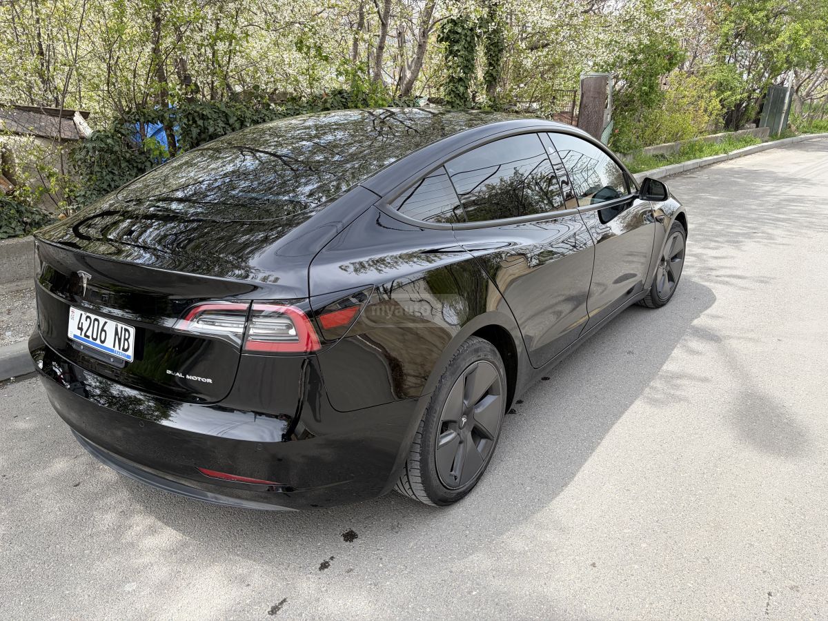 Tesla Model 3 - фото 7