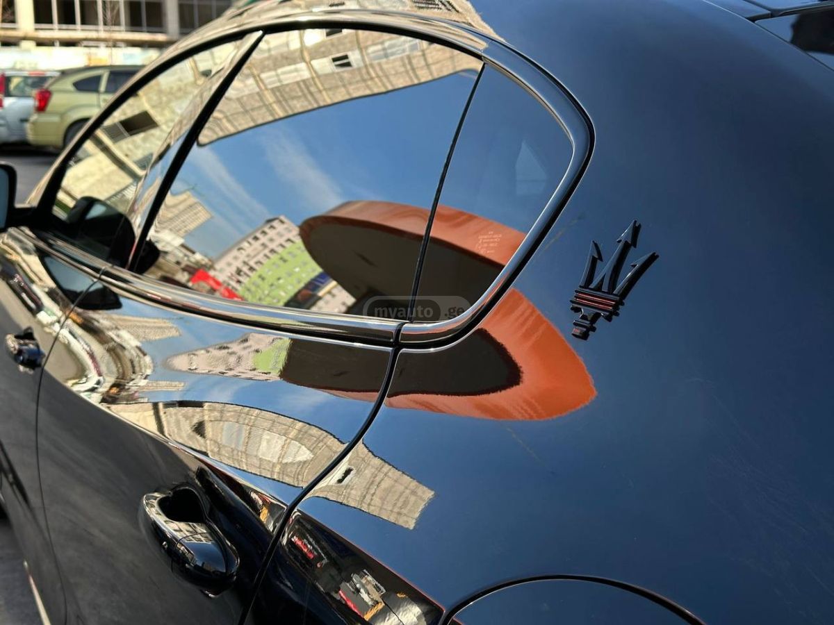 Maserati Quattroporte - фото 10