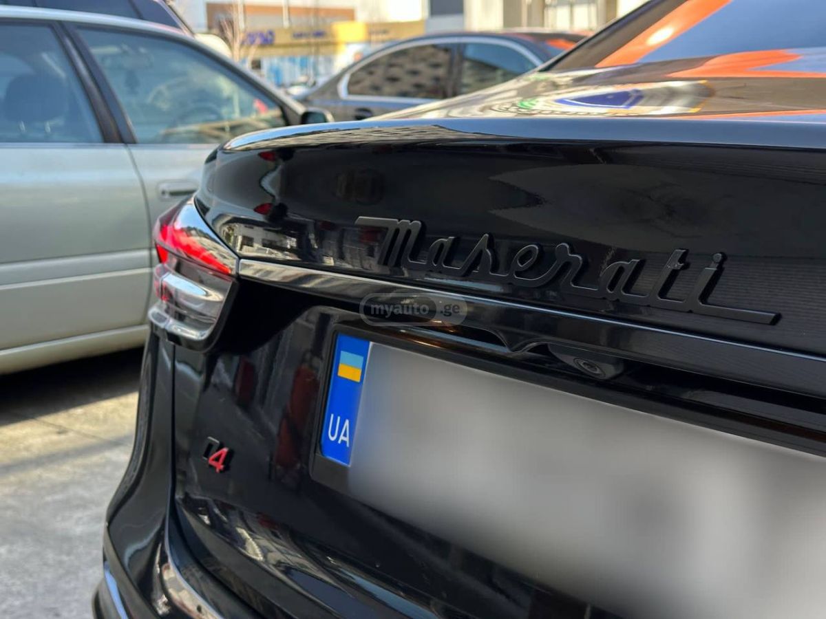 Maserati Quattroporte - фото 7