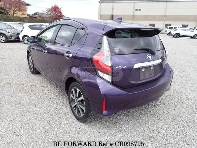 Toyota Aqua - фото 4